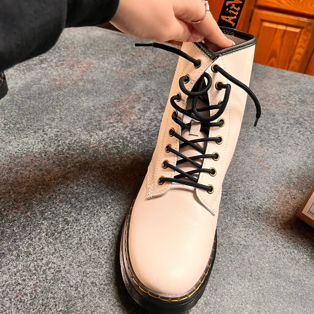 White dr. martens